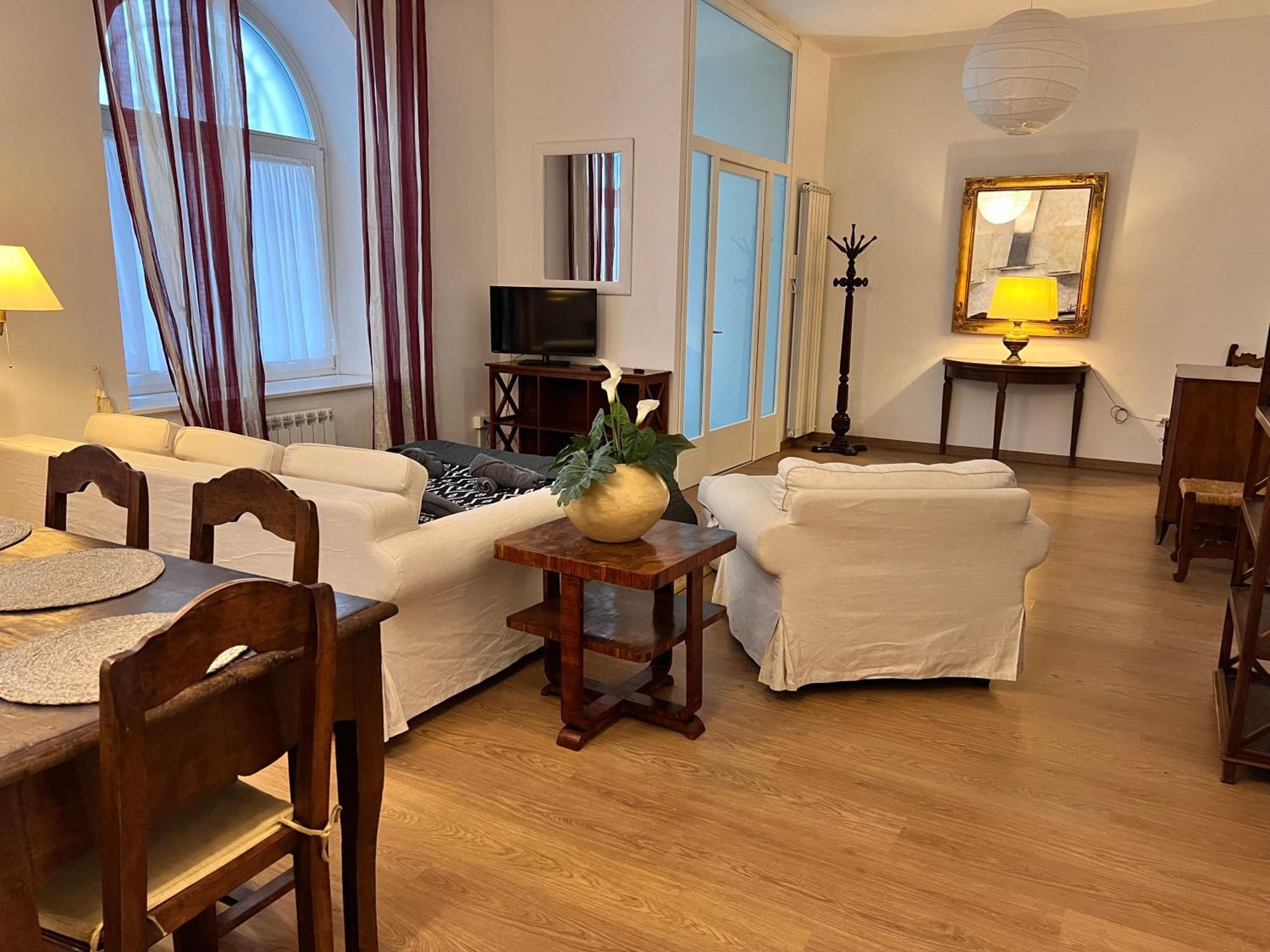 Loft With Private Parking Apartment ตรีเอสเต ภายนอก รูปภาพ